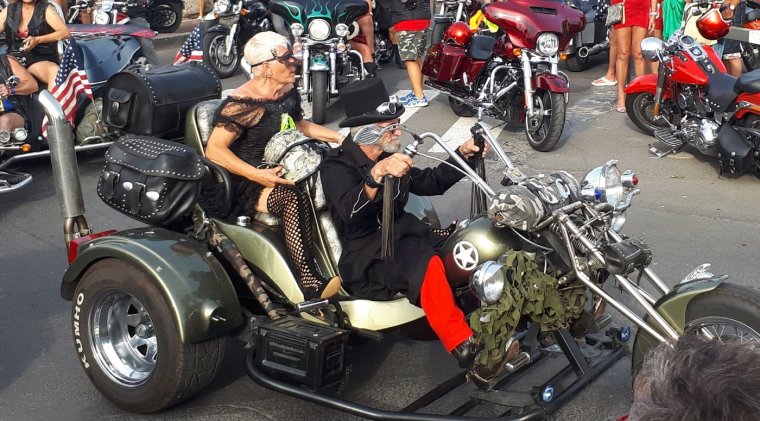 Мультяшный мотоциклист