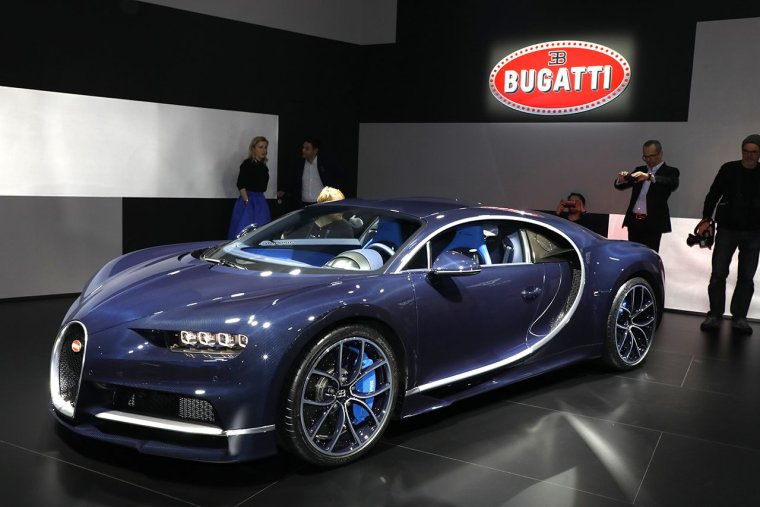 Бугатти ЧИРОН пурпурный