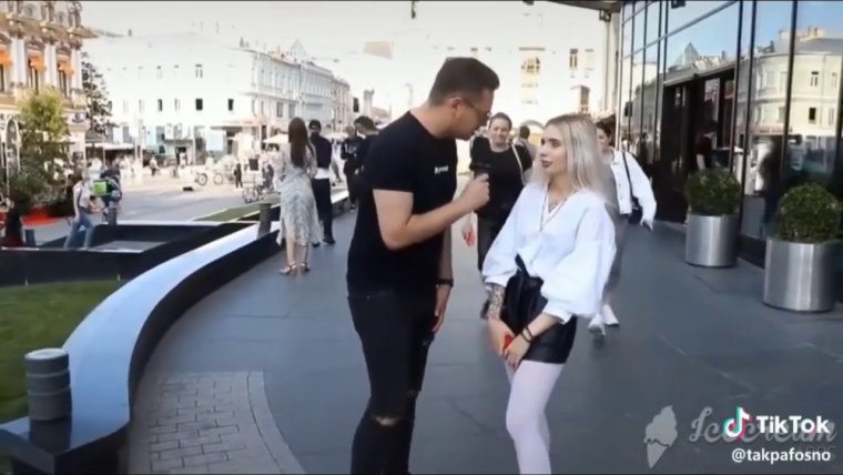 Роскошная девушка Феррари