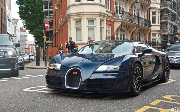 Бугатти девушка