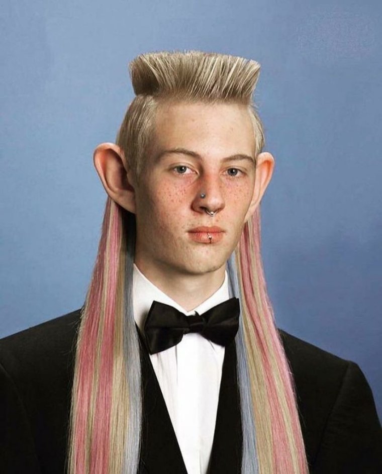 Парни с длинными волосами и челкой