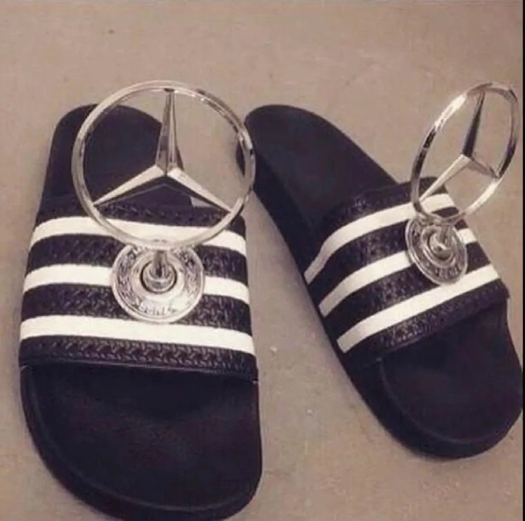 Смешные сандали