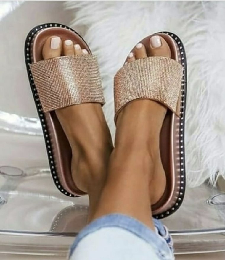 Сланцы на пляже