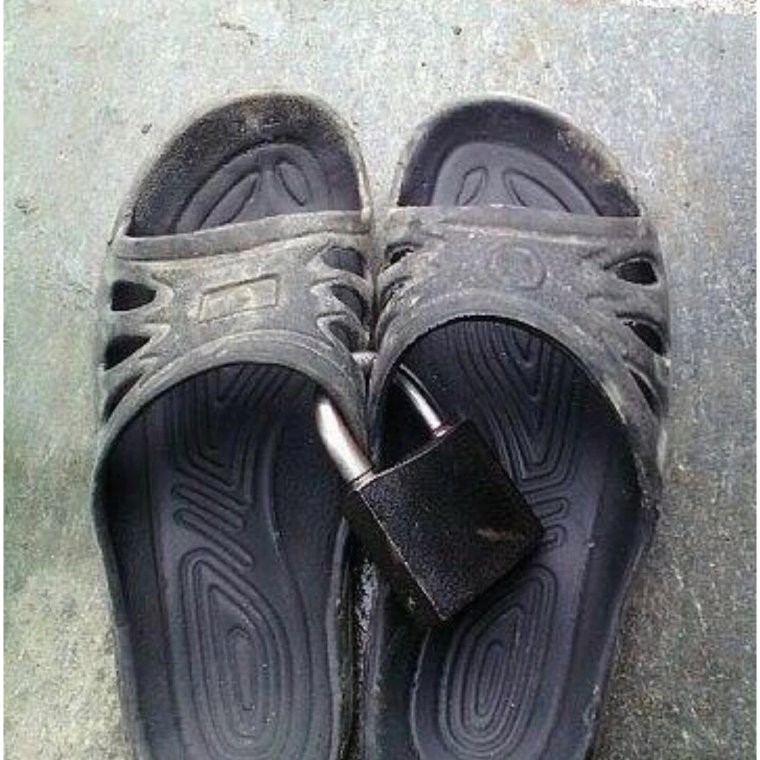 Дырявые шлепанцы