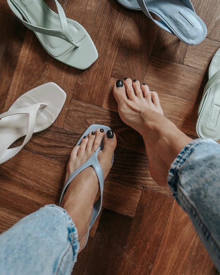 Сланцы надпись на подошве