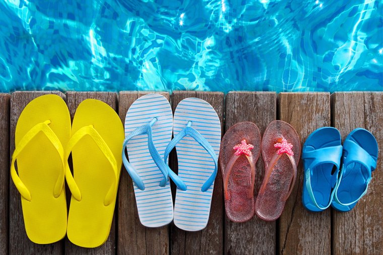 Шлепанцы много