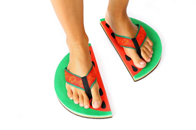 Девушки в шлепанцах