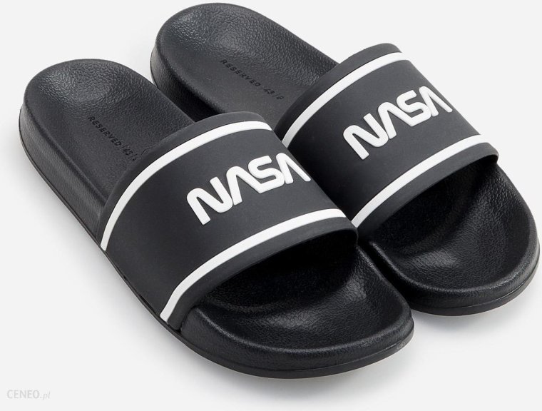 Разорванные ботинки