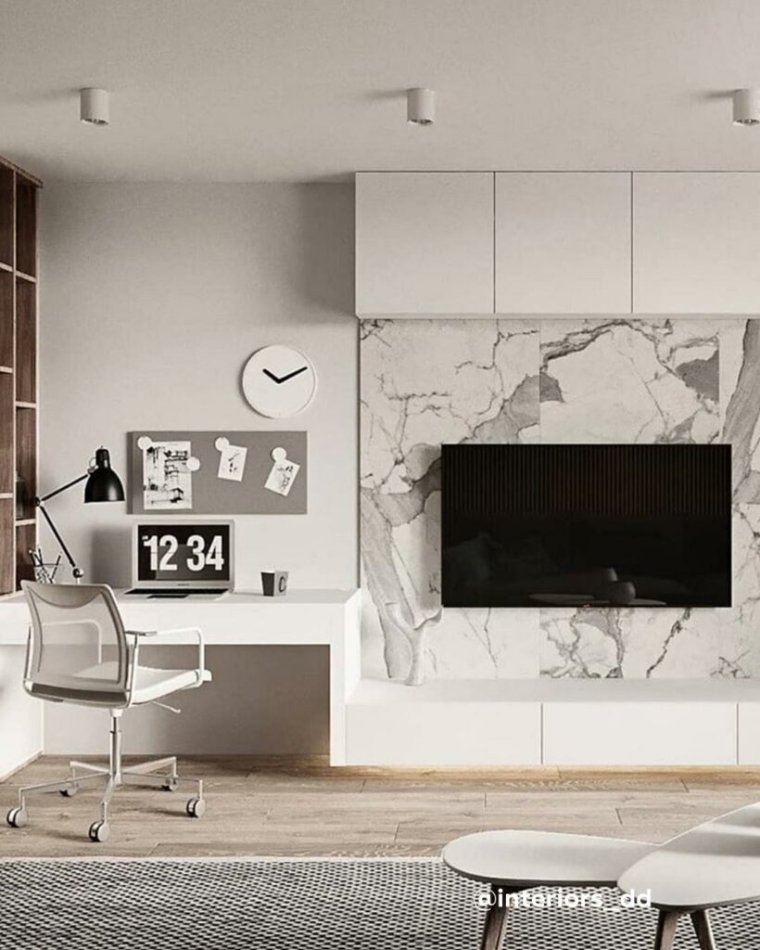 Стена из керамогранита в гостиной за телевизором