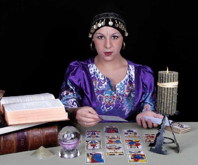 Бабка гадалка