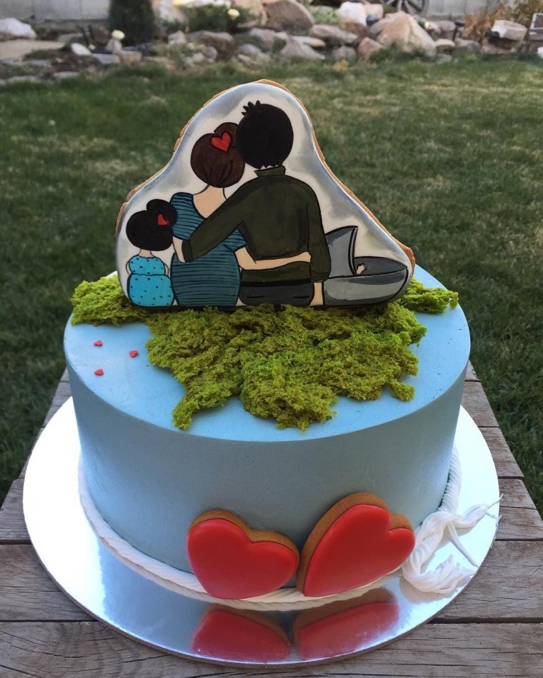 Рисунок влюбленных на торте