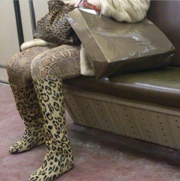 Смешной костюм тигра