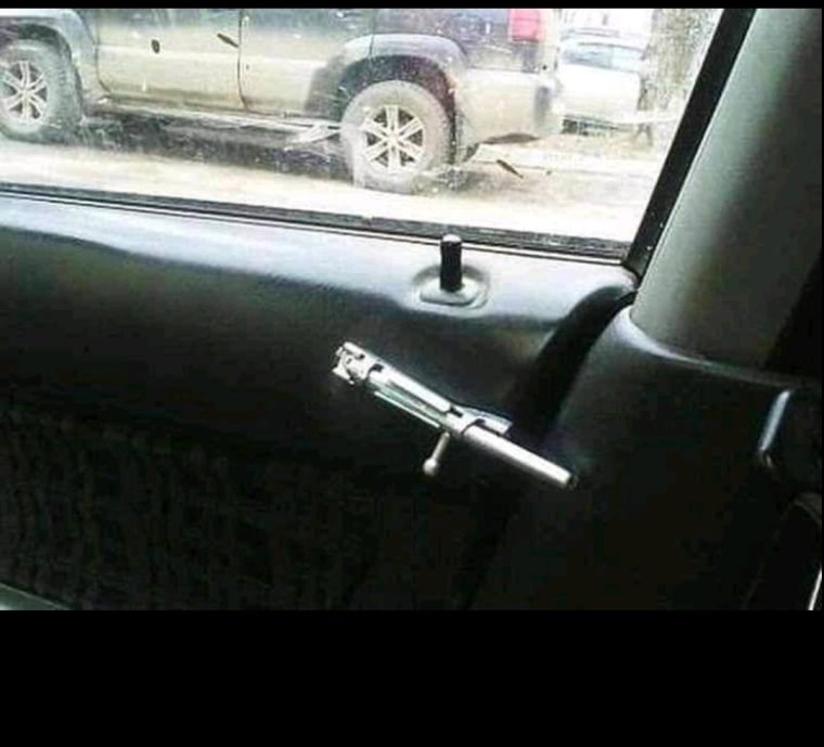 Шпингалет на дверь авто