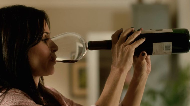 Женщина с бокалом вина Мем