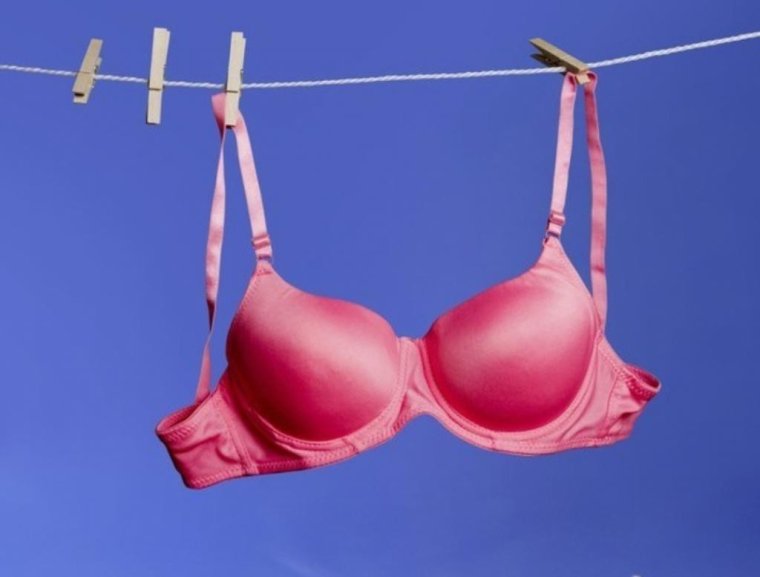 Лифчик на глазах