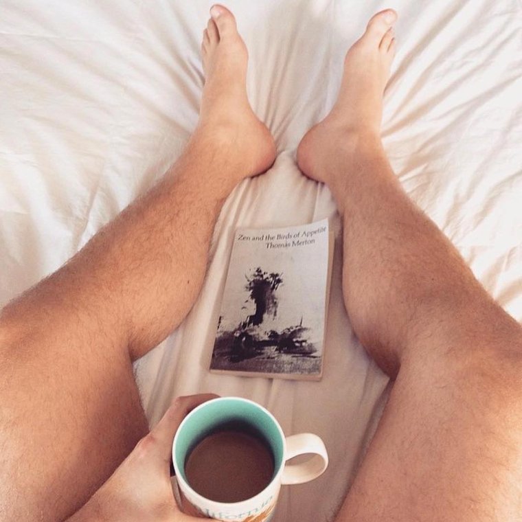 Кофе и девушка с парнем.