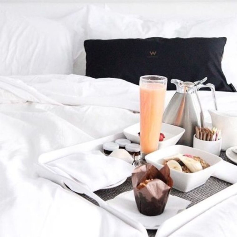 Завтрак в постель в отеле