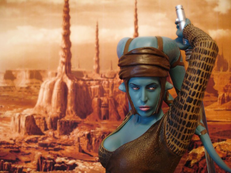 Эйла Секура 18