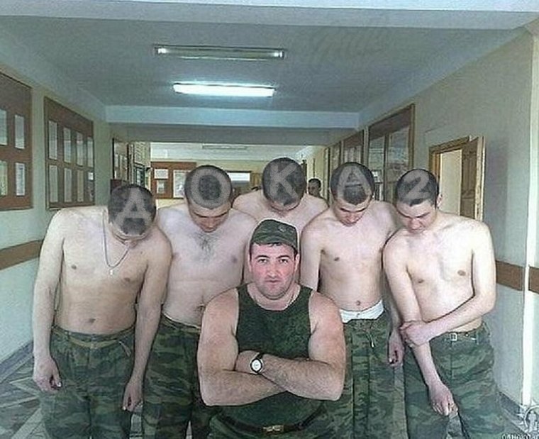 Мужчины в Московском метро