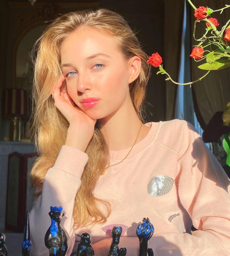 Карина Андоленко в купальнике