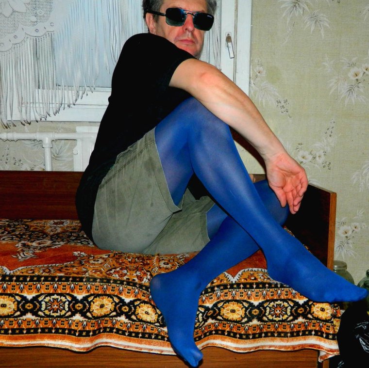 Мальчики в женских колготках