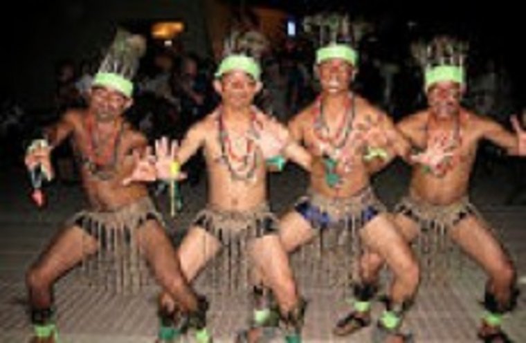 Дружный мужской коллектив