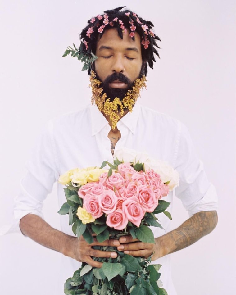 Мужчина с цветами