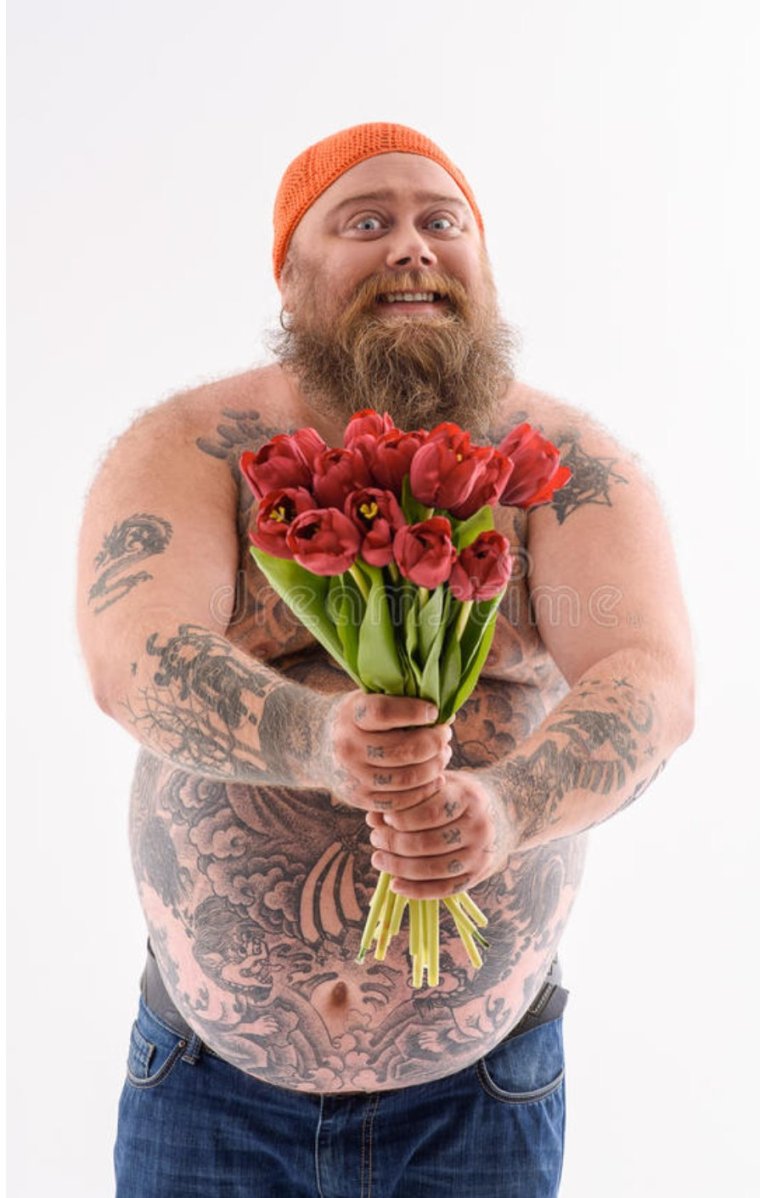 Смешной мужчина с цветами