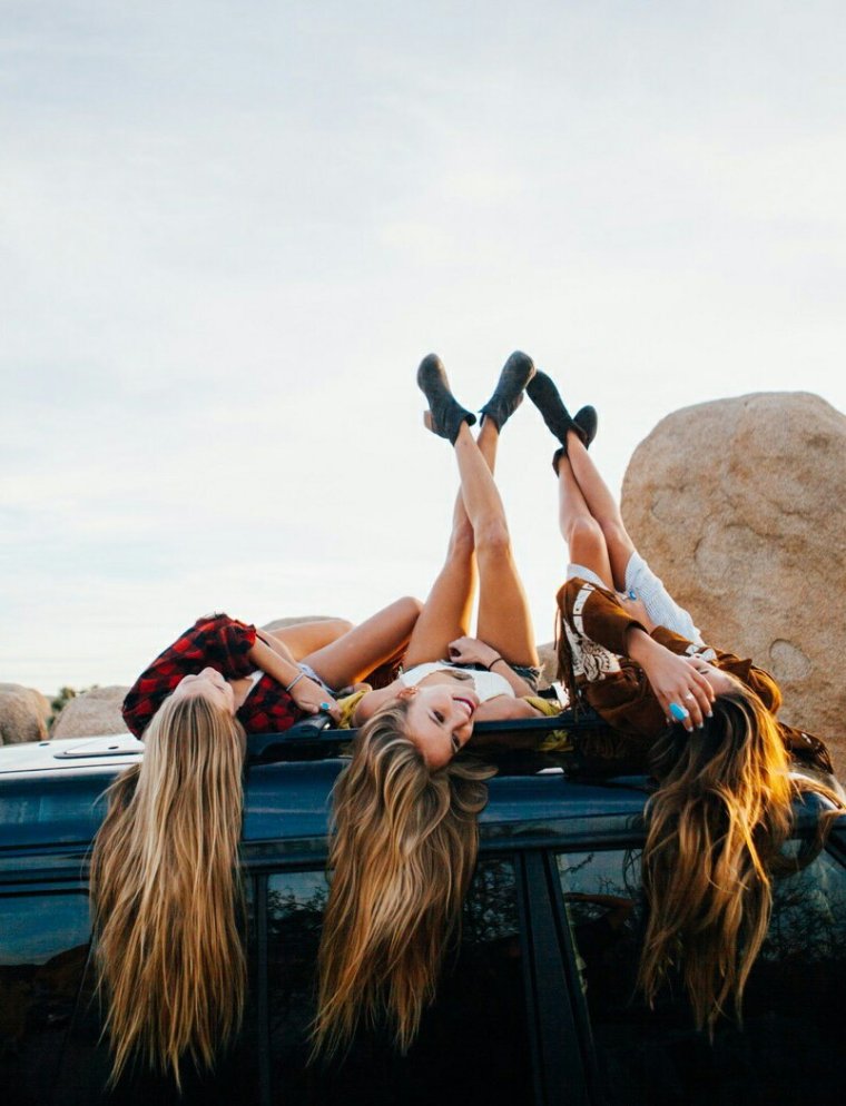 Несколько девушек нарисованные