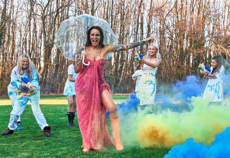 С праздником женщины