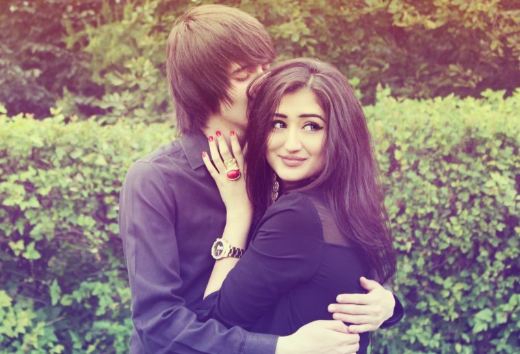 Шарж брюнетка с длинными волосами