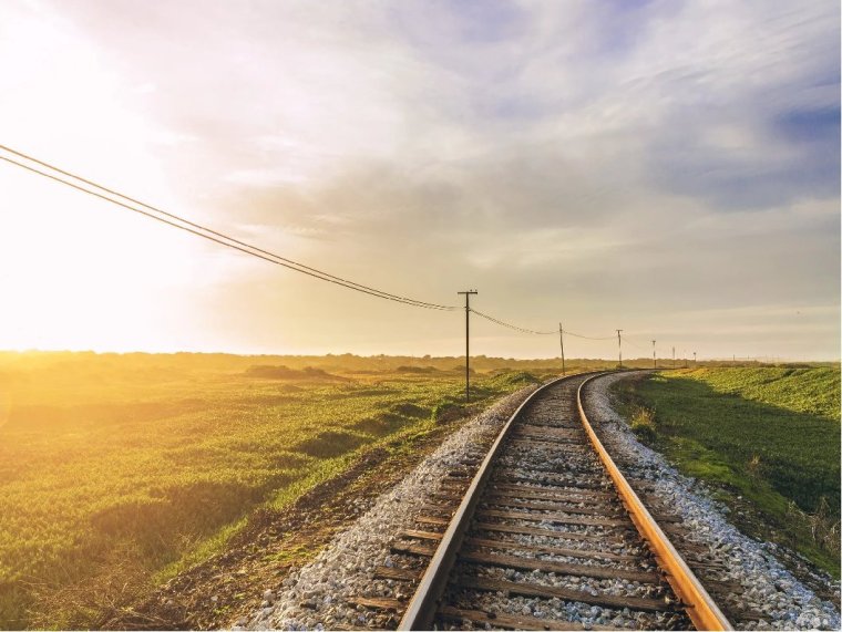 Железная дорога уходящая в даль