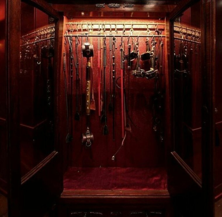 Гардеробная Кристиана Грея