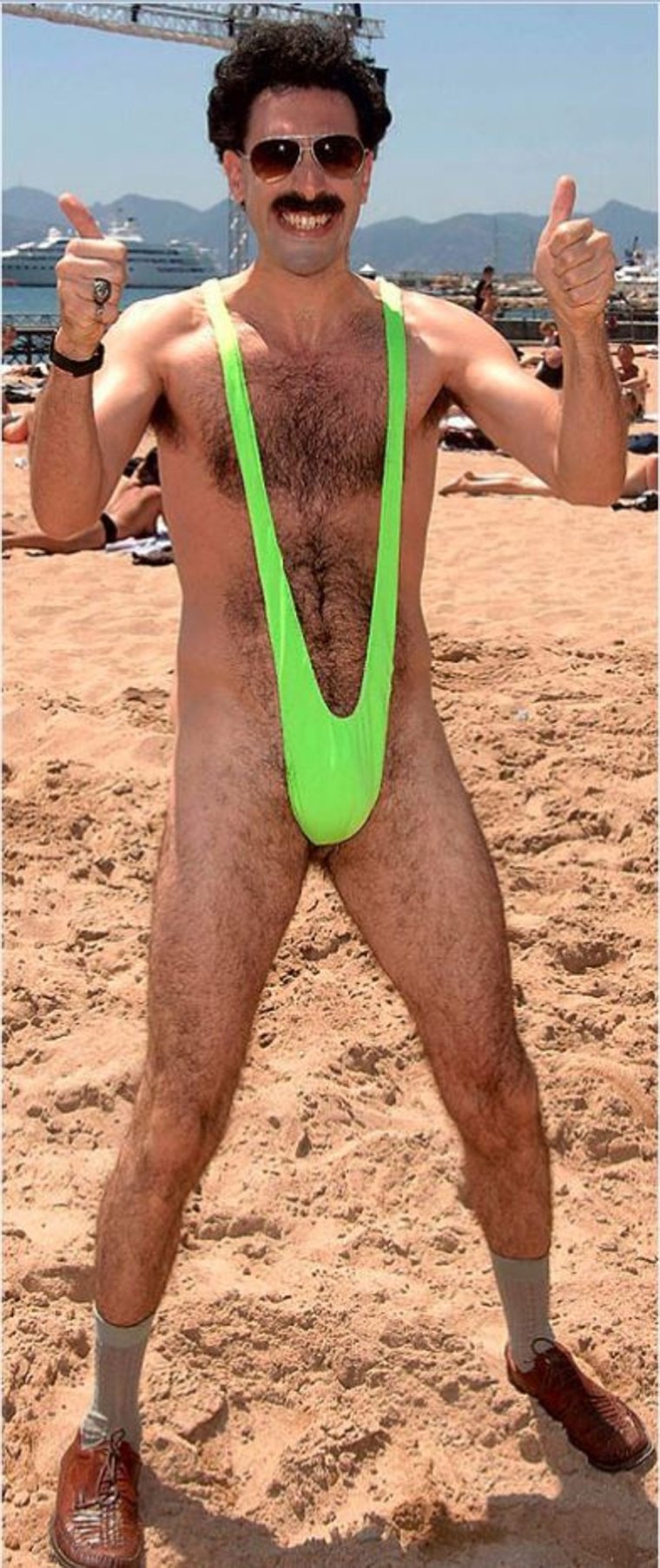 Саша Барон Коэн на пляже