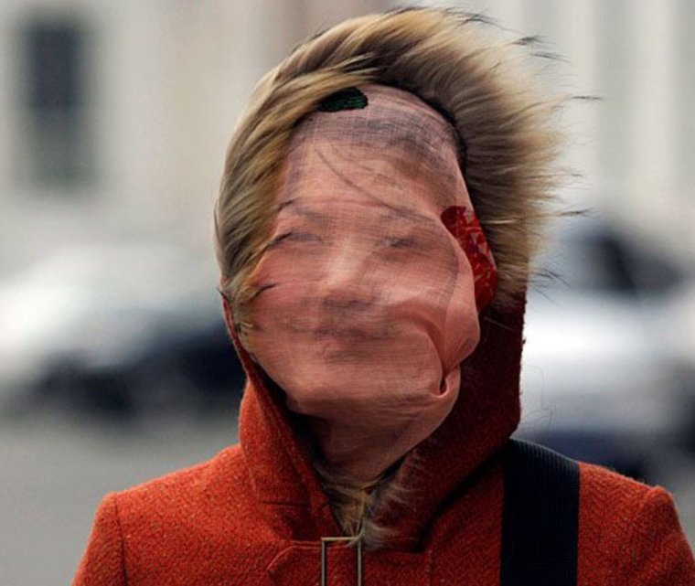 Сдувает ветром