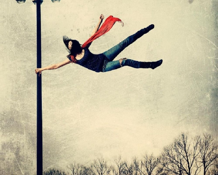 Ветер сносит людей