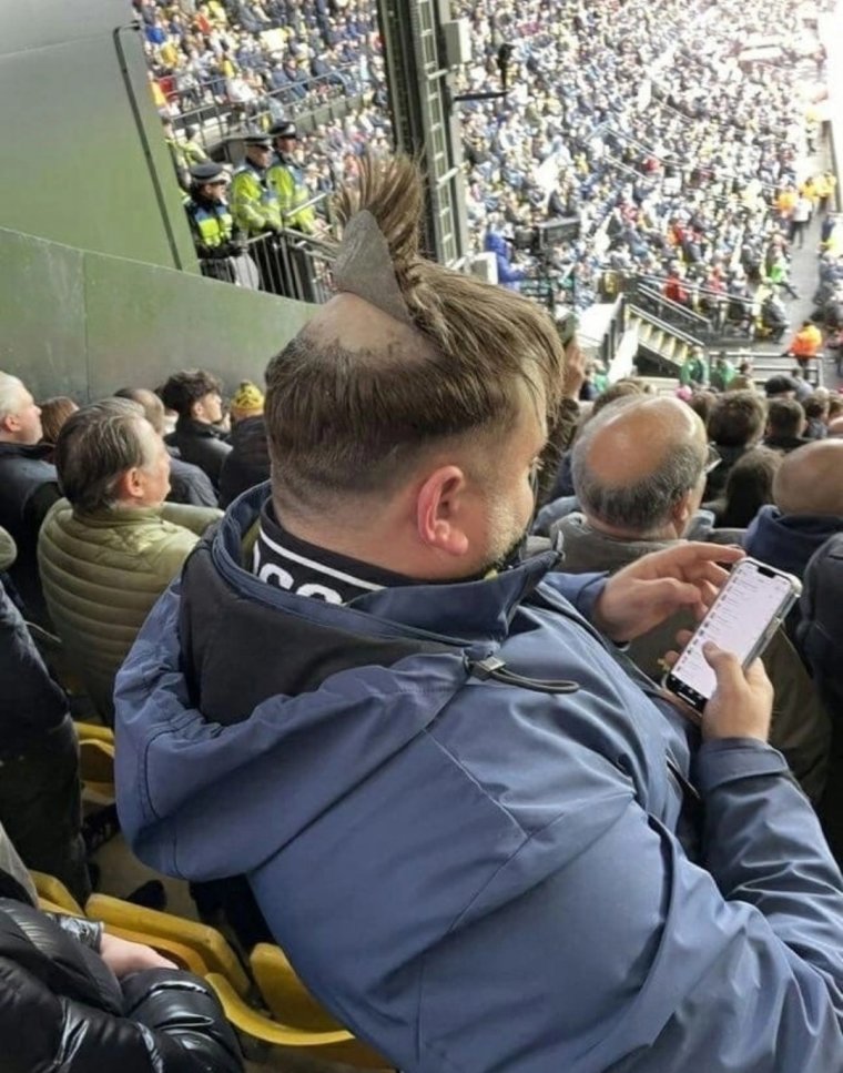 Открытка с сильным ветром