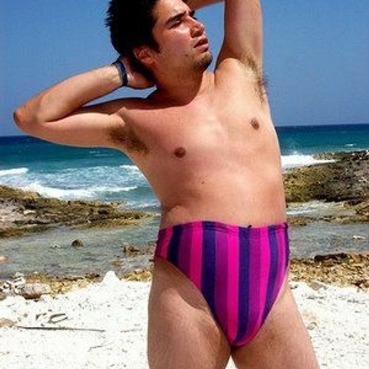 Смешные мужики в купальниках