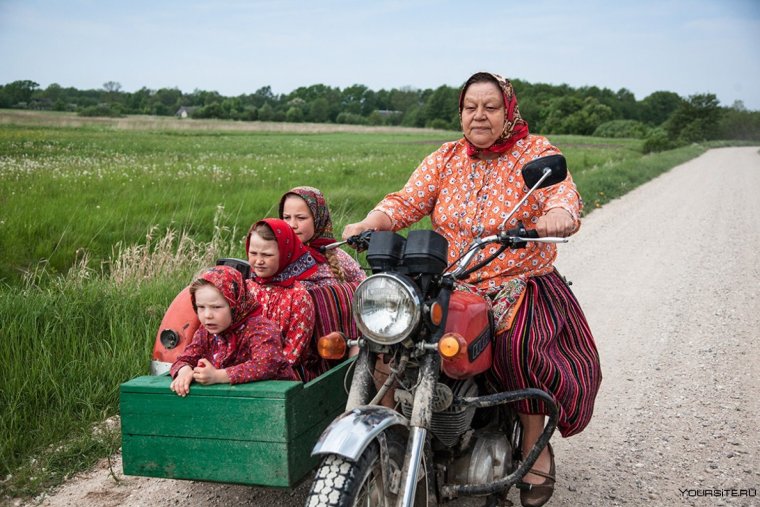 Бабушка на мотоцикле
