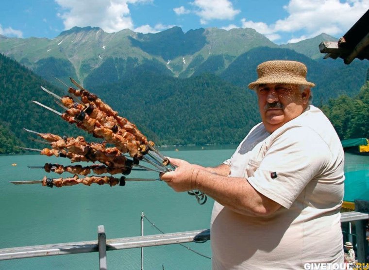 Грузин с шашлыком