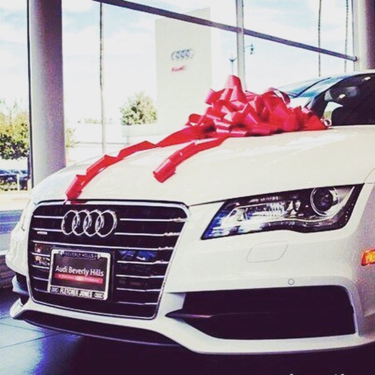 Подарок машина Ауди