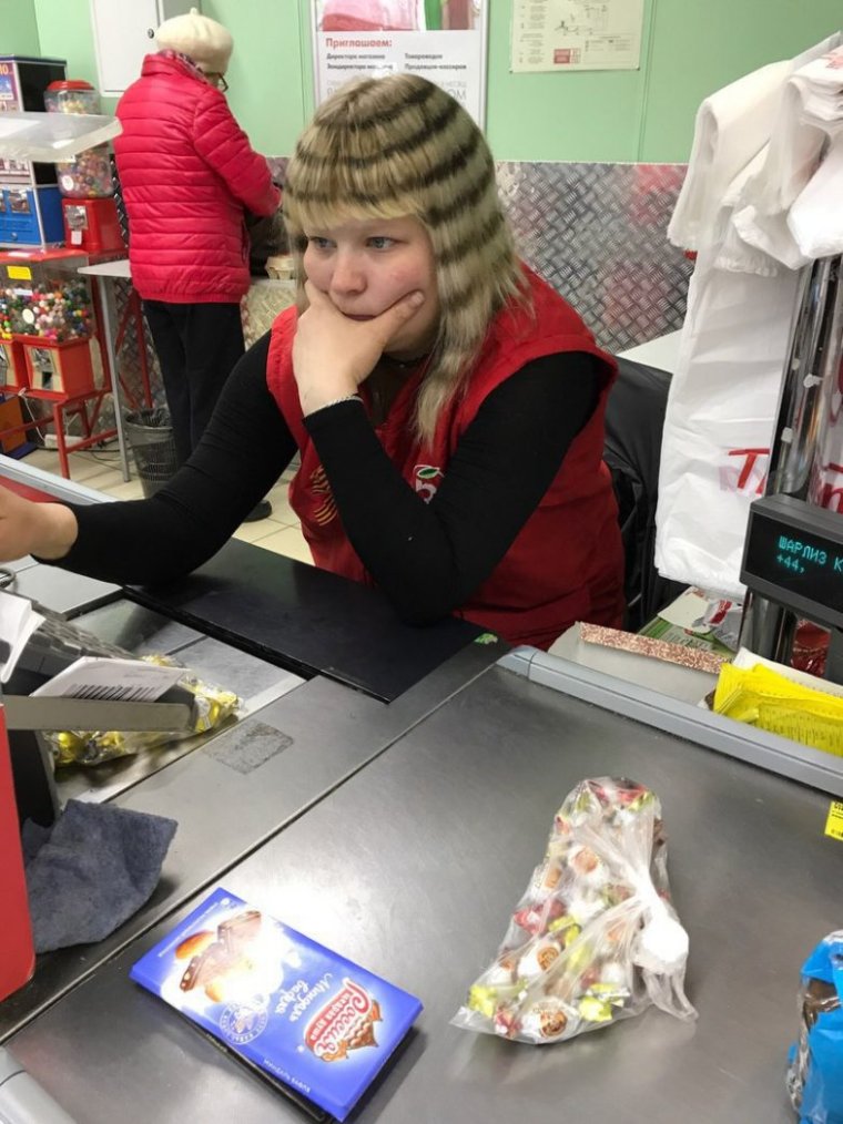 Скучающие продавцы