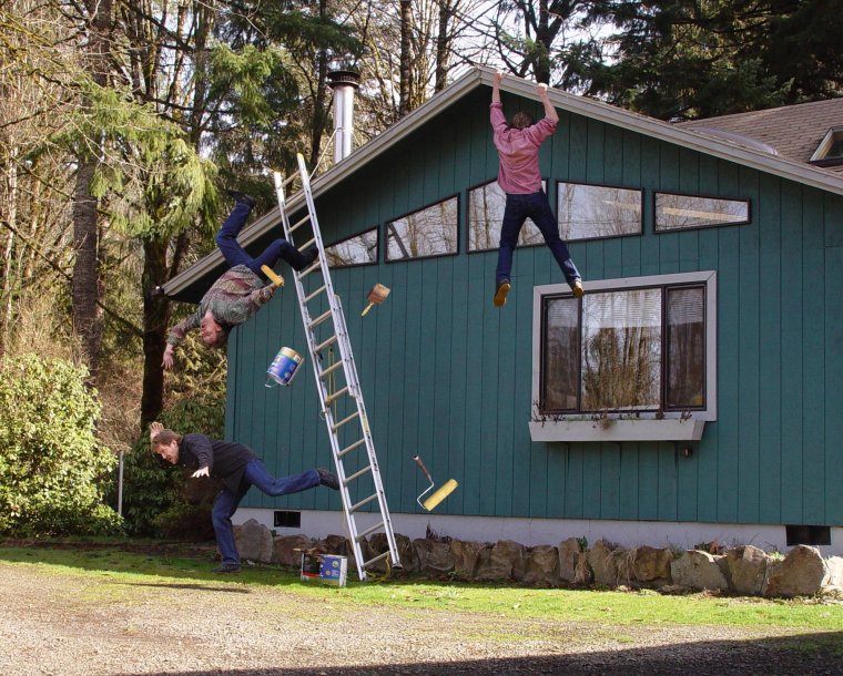 Взрослые в песочнице