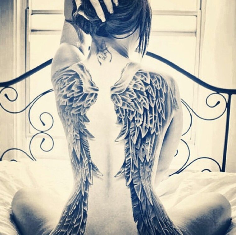 Тату Крылья на всю спину у девушек