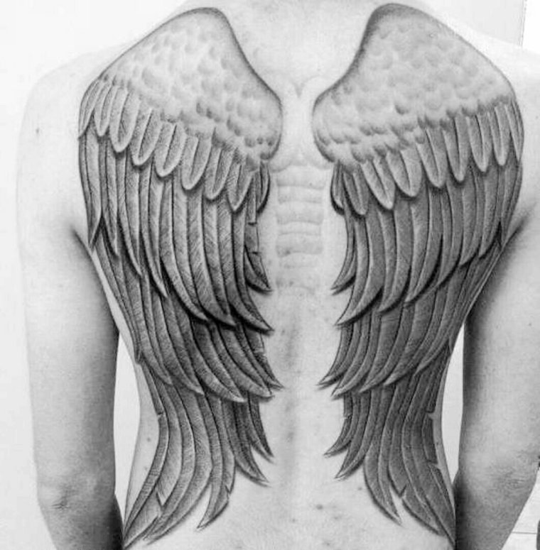 Крылья ангела на спине