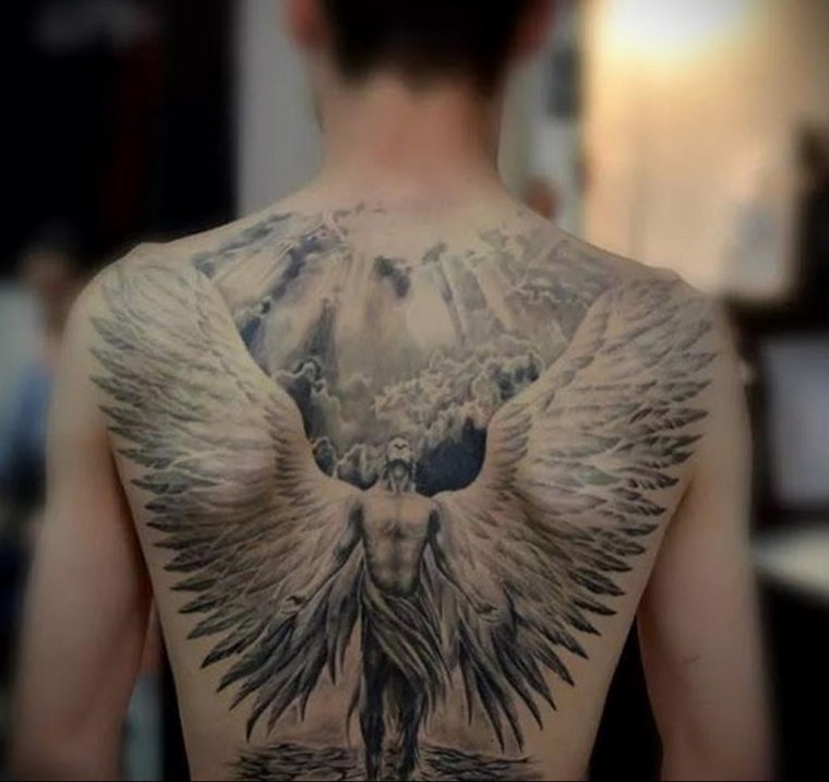 Архангел Михаил тату на спине