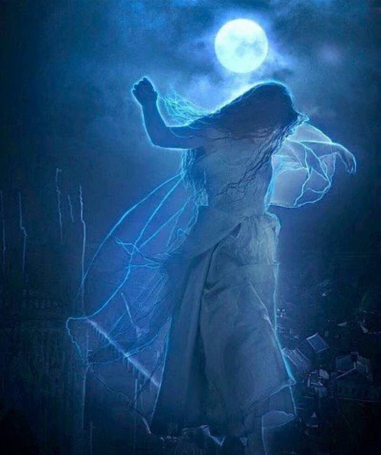 Девушка привидение