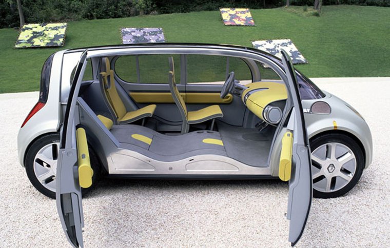 Машина Рено с девушкой