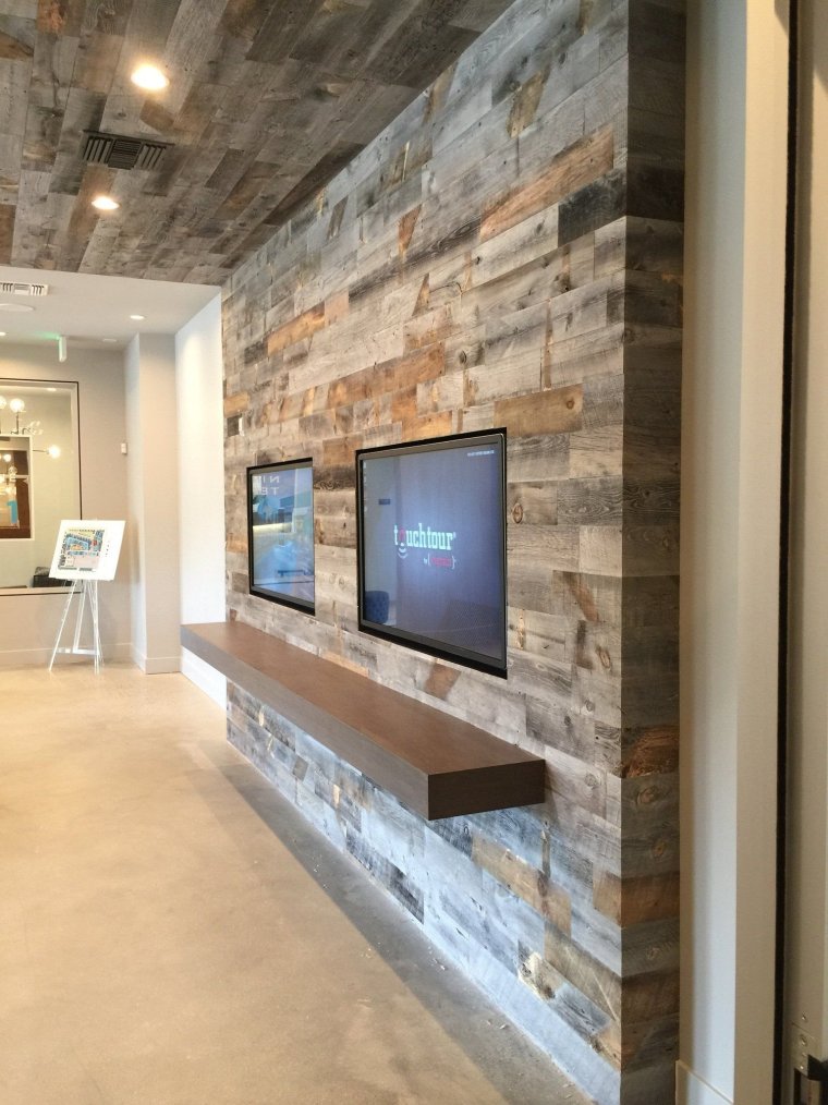 Телевизор на стене