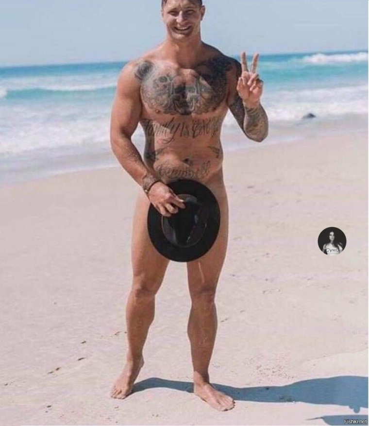 Мужчины на пляже смешные